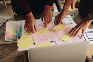 Desk with business people aligning their tasks